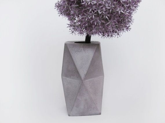 Geometrical concrete vase, by FrauKlarer #vase #concrete #cement #concretevase #minimalist #geometrical