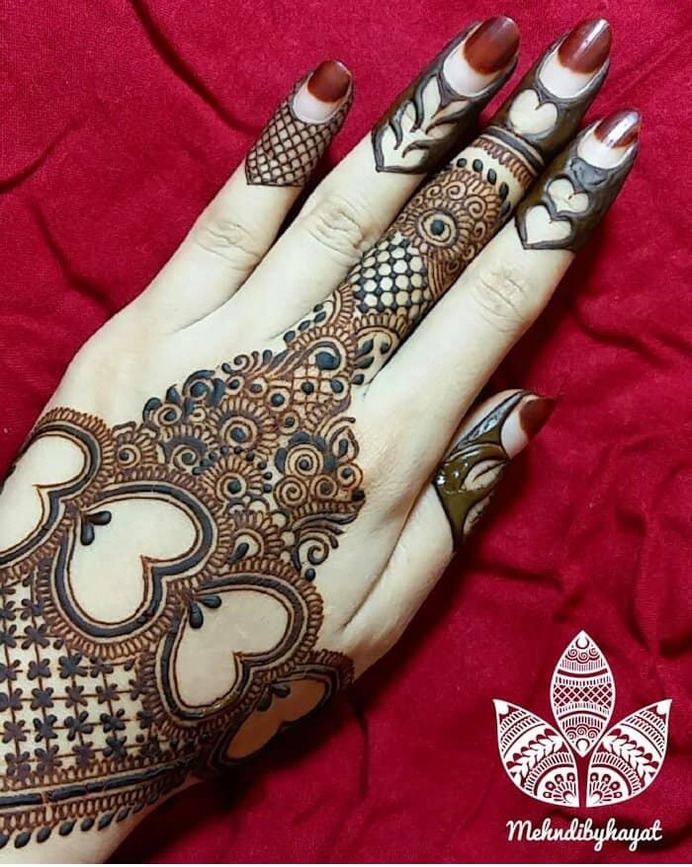 betal leaf shaped mehndi motifs