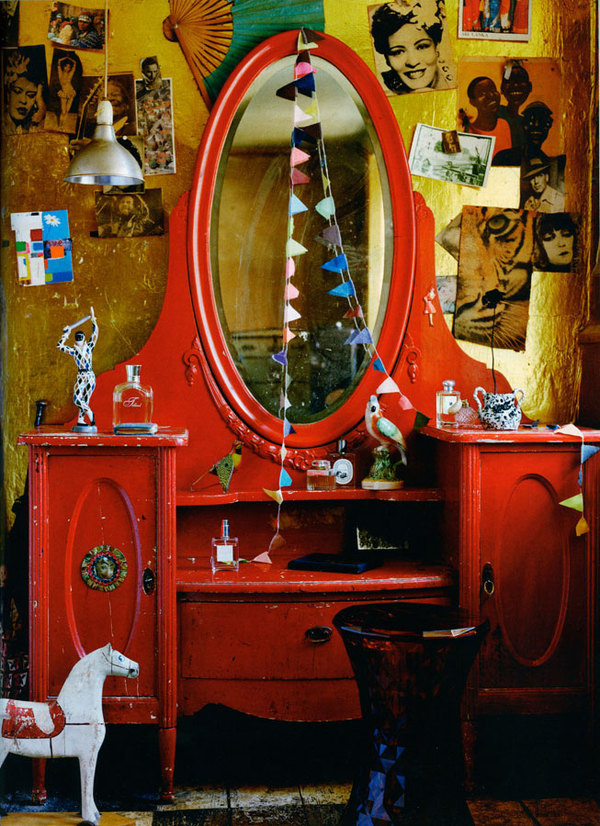 Edge Reps | Ditte Isager | Interiors #interior #horse #red #wooden #mirror