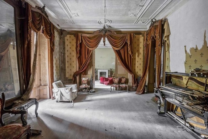 Mirna Pavlovic Documents The Decline of Grand European Villas