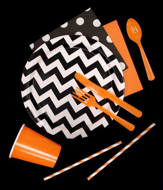 Throw a Halloween on a budget with our plain-coloured party supplies. Choose black, white and orange party supplies, and mix and match with funky dots and chevrons designs. Perfect for a stylish but cheap Halloween party.
