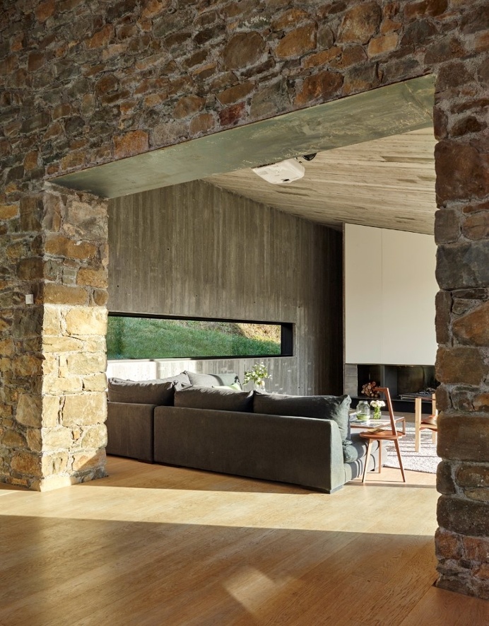 Rebuilding and Extension of the Farmhouse Can Calau