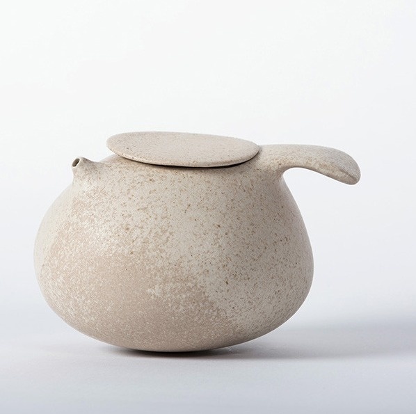 Fugu Teapot - Mushimegane Books #ceramics #books #mushimegane
