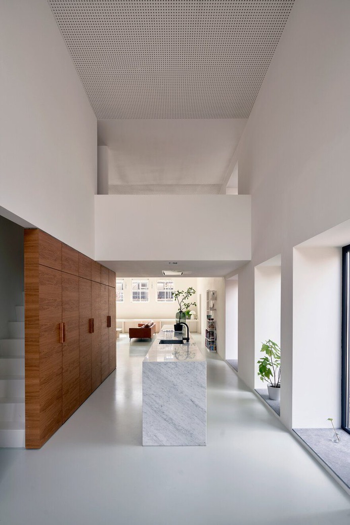 Gym House: A Former Gymnastics Building Converted into a Family Home