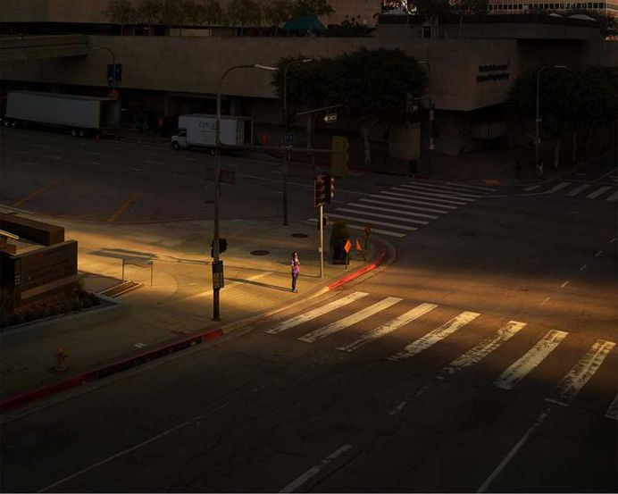 Narrative and Cinematic Street Photography by Oli Kellett