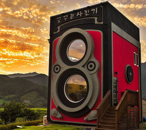Camera Enthusiast Builds a Coffee Shop Shaped Like an Enormous Rolleiflex Camera #shop #camera #building #architecture #coffee #rolleiflex
