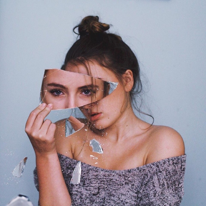 Incredible Manipulated Self-Portraits by Annegien Schilling