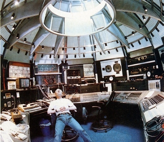 2250567591_7d3dc2cde9_o.jpg 2048×1770 pixels #clarke #vince #analogue #synth #studio