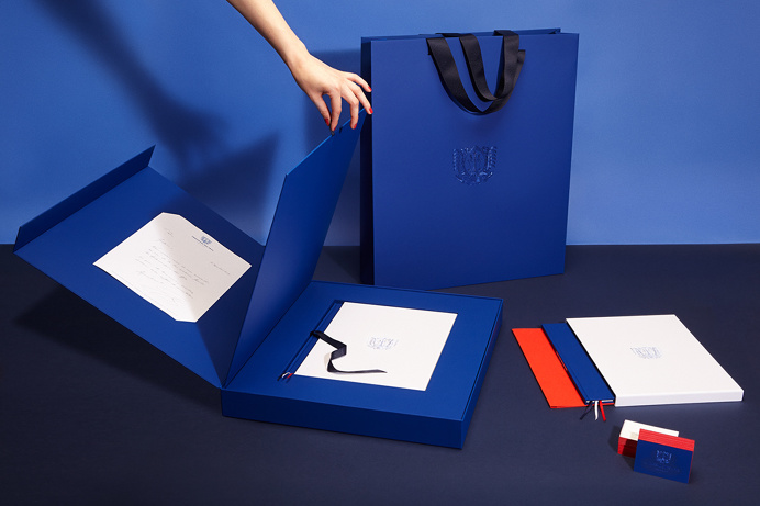ambassade des arts blue packaging branding modern cool inspiration designblog www.mindsparklemag.com
