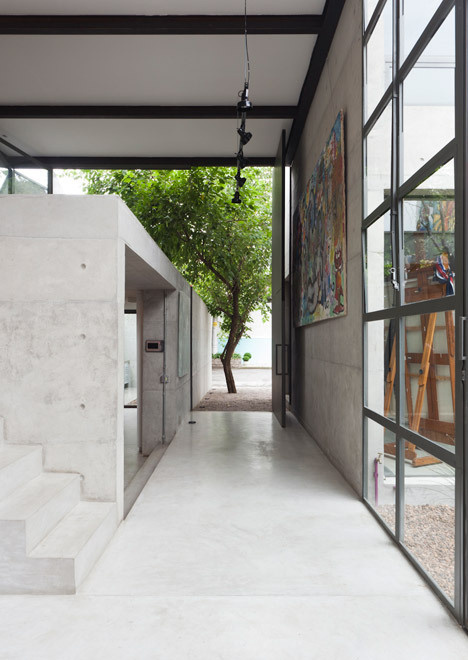 Atelier Aberto by AR Arquitetos is a São Paulo studio with a light-filled atrium #architecture #brazil #concrete