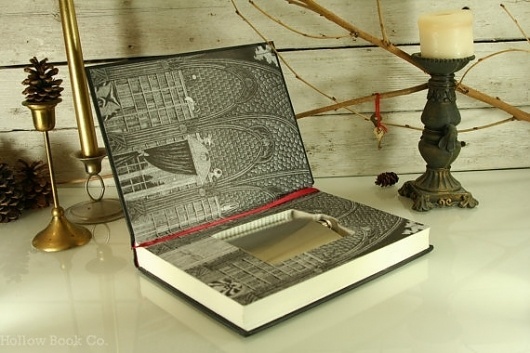 Hollow Book Safe & Secret Flask Dracula by Bram by HollowBookCo #vampire #white #safe #dracula #book #black #illustration #goth #and