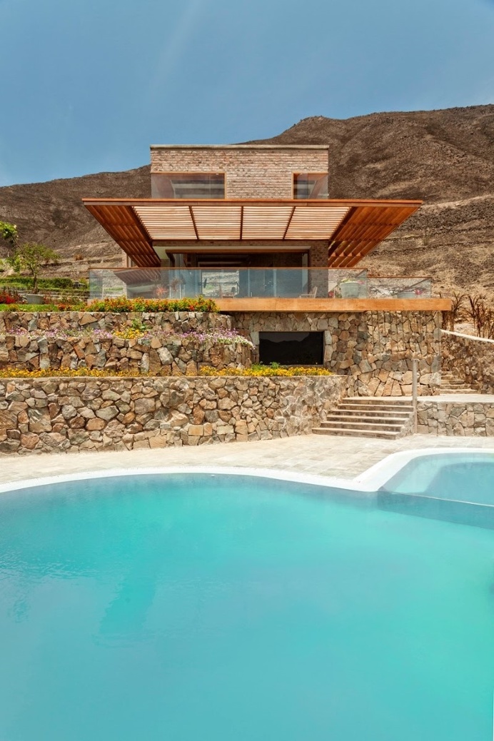 Clay House built with handmade bricks that have been burned in traditional ovens