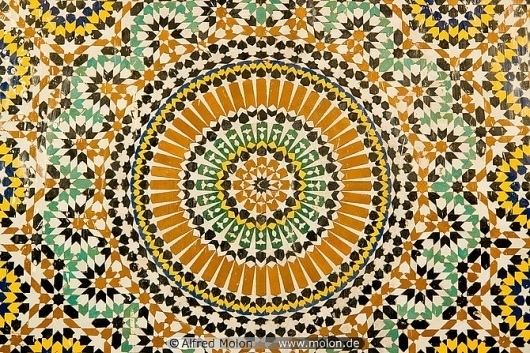16 Fountain mosaic with Islamic patterns.jpg (JPEG Image, 670x447 pixels) #pattern #morocco