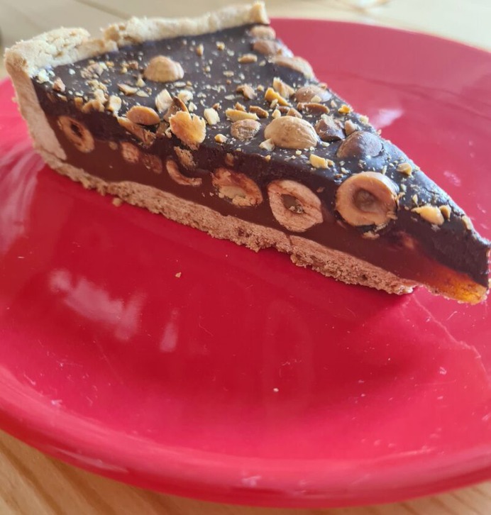 Tarta karmelowa z orzechami laskowymi i czekoladą - AleTorcik! - przepisy na pyszne, domowe ciasta, ciasteczka i torty.