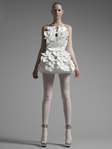 Buamai Blank_page_pic3_photo_oscar_falk.jpg 375×500 Pixels #fashion #white #girl