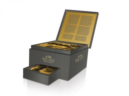 Luxury Pack for two bottles and glasses #beverage #bottle #packaging #classy #wine #food #glass #elegance #drawer #luxury