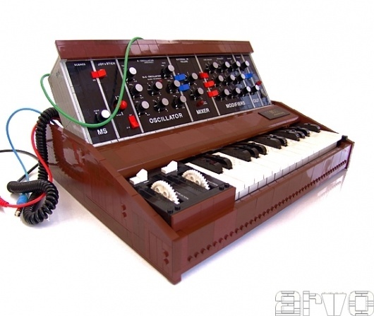 Brickshelf Gallery - minimoog_03.jpg #piano #lego