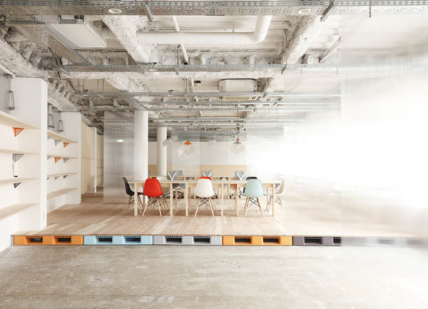 Mozilla Japan's Tokyo 'open source' office, better... I T W O N L A S T #wood #light