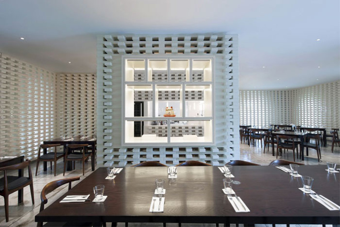 White Brick Pattern Decor