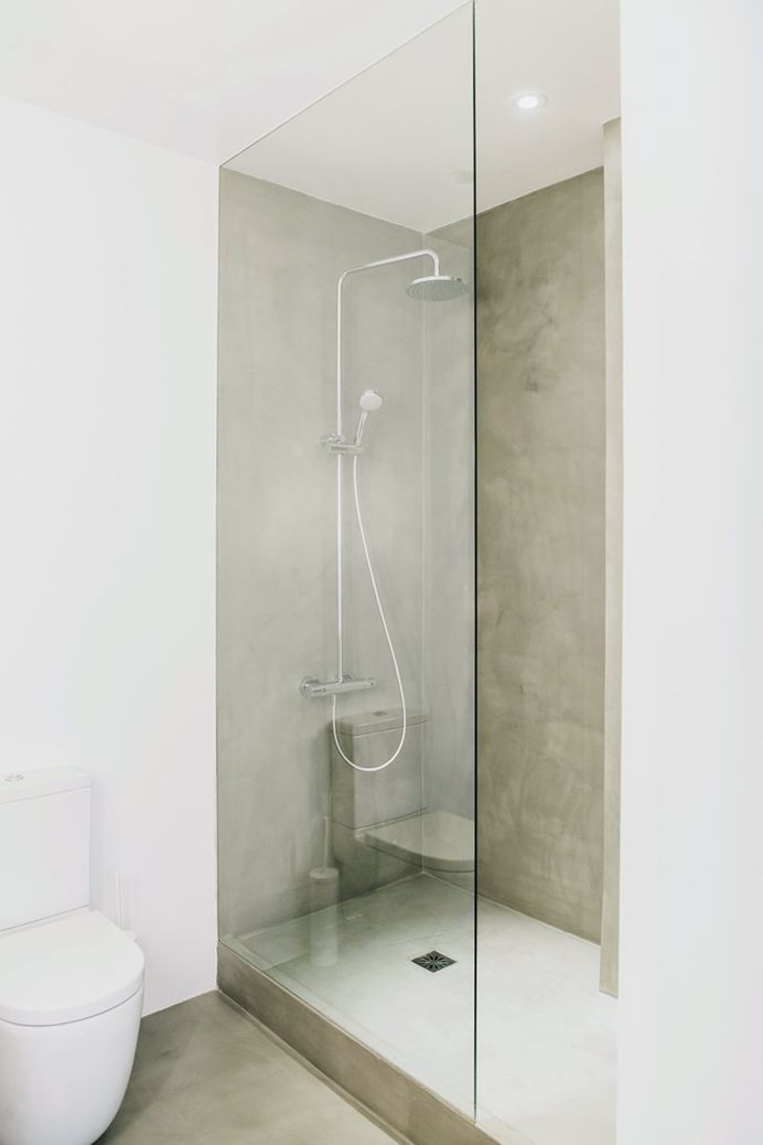 Concrete corner shower. Turó Parc by Conti, Cert. © Salva López. #shower