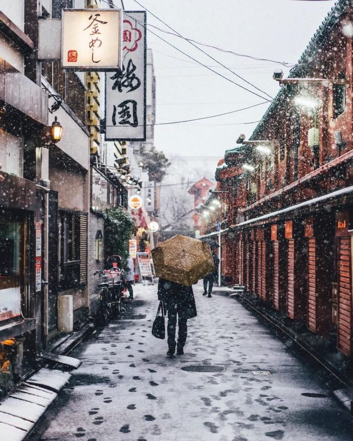 Yusuke Komatsu Capture Everyday Life on The Streets of Tokyo