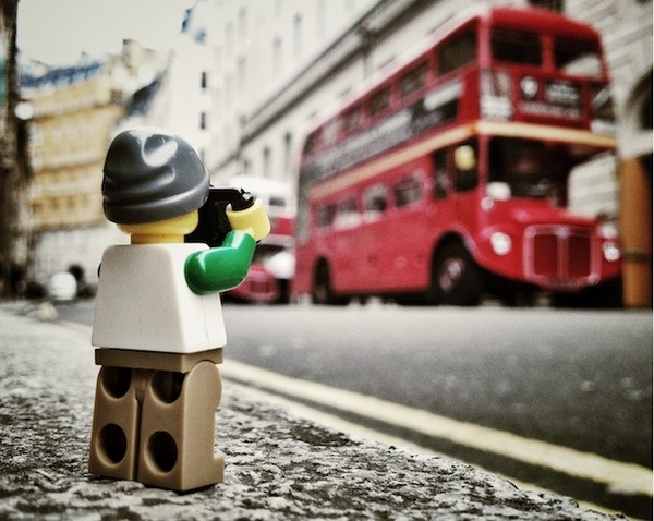 The Legographer – Fubiz™ #miniature #photography #lego #photographer