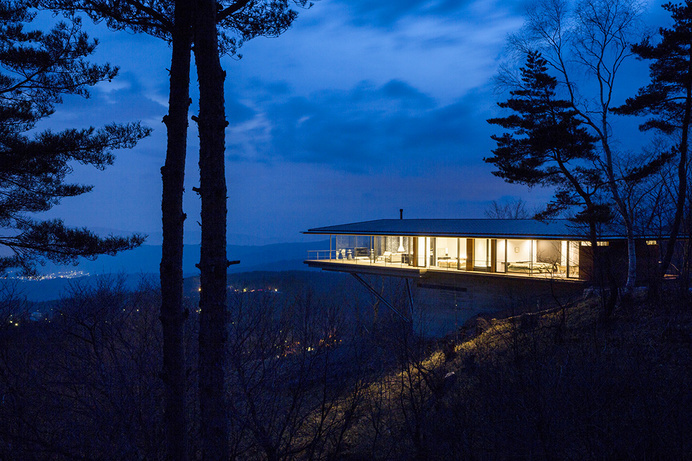 Mountain Ridge Hosting Dramatic Modern Architecture: House in Yatsugatake #mountain #architecture #modern