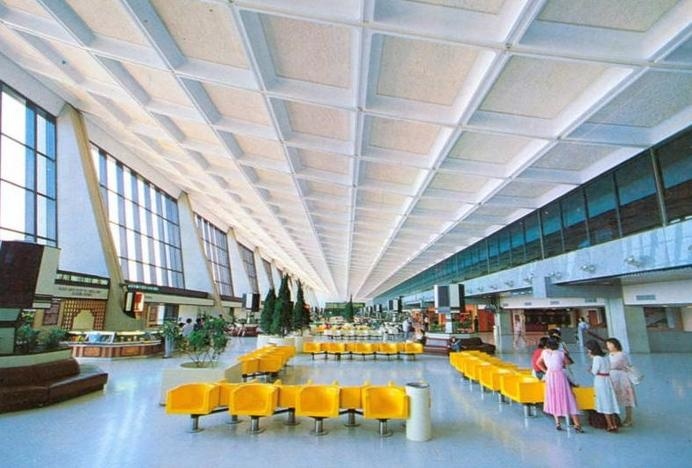 Taiwan Pictures Digital Archive - Taipics - Aiports #lounge #design #airport #architecture