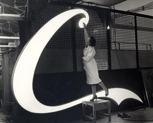 we love typography. a place to bookmark and savour quality type-related images and quotes #typography #photography