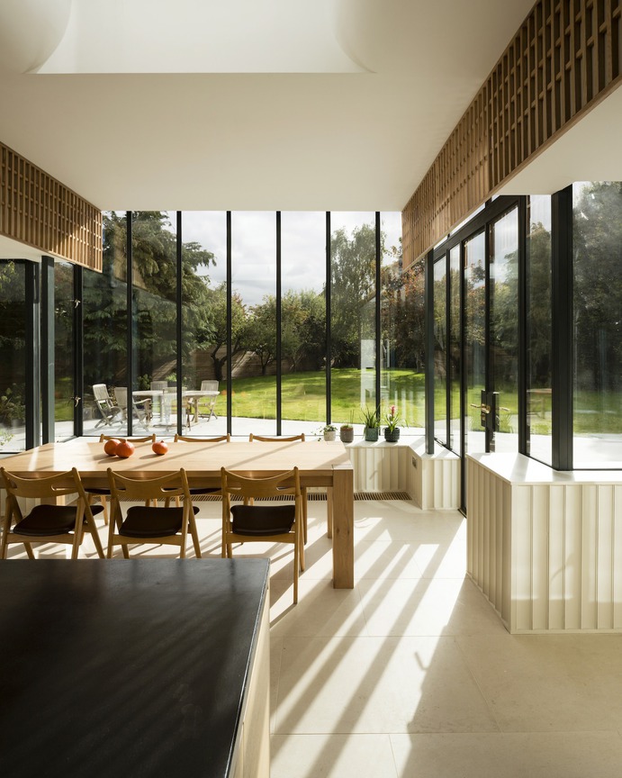 Glass Ribbon by Scuillion Architects