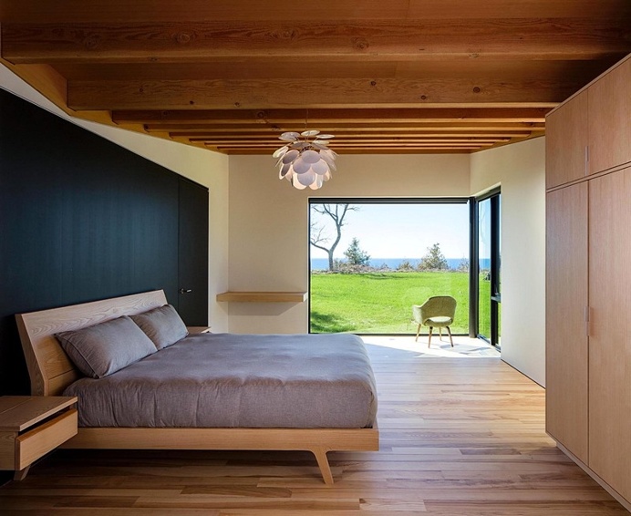 Michigan Lake House by Desai Chia Architecture