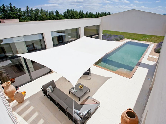 Beautiful House and Courtyard with a Swimming Pool
