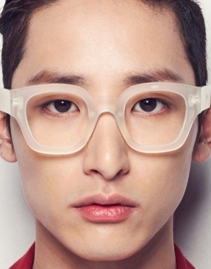tumblr-lzq4cijjxd1qzjb8ko1-500.jpg (JPEG Image, 500 × 637 pixels) #glasses
