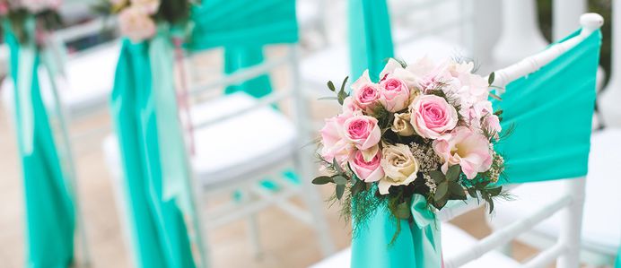 The popularity of Tiffany blue color for weddings has grown over the last few years. This color reminds people of the clean water in tropical oceans and of course the jewelery Tiffany & Company for which tiffany blue is a trademarked color.
