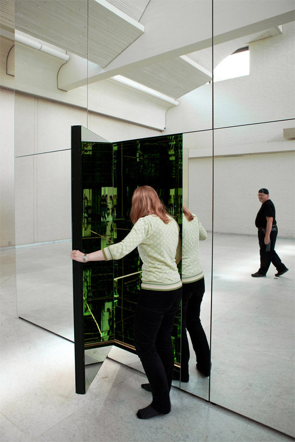 Swing to Infinity Inside Thilo Franks Mirrored Room #mirror #cube #room #installation
