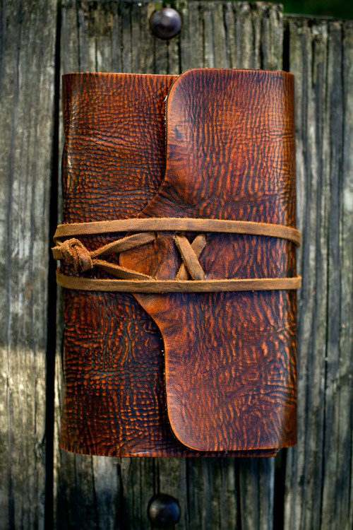 tumblr_mro4d2c2IE1qjnbxfo1_500.jpg 500×750 pixels #notebook #leather
