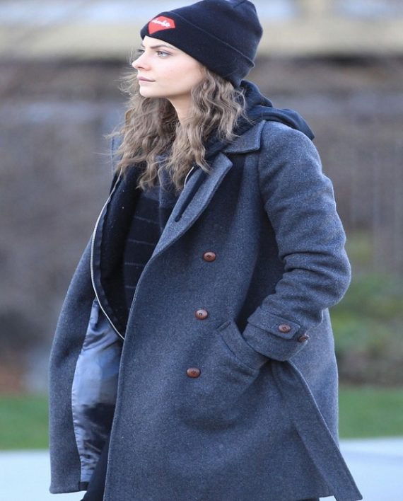 *EXCLUSIVE* Willa Holland stays warm going to Starbucks for a cold drink [NO Canada]