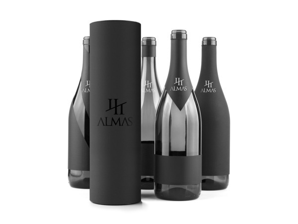 Cuatro Almas | Wine Packaging | Spontaneous / Indecisive We live in a society that's becoming more and more spontaneous while at the sam #packaging #wine #motified #cuatro #spontaneous #indecisive #society #almas