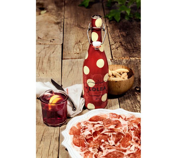 #packaging #identity #Lolea #sangria #red #white #polkadot