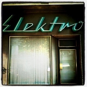 we love typography. a place to bookmark and savour quality type-related images and quotes #lettering #storefront #sign #signage #typography