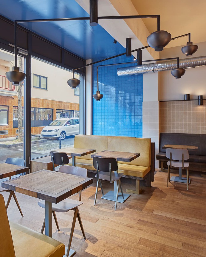 Otto's Burger in the Historic Heart of Cologne, Studio Modijefsky
