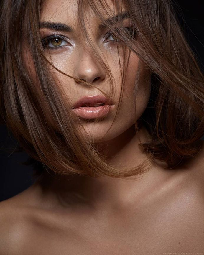 Glorious Female Portrait Photography by Mindaugas Navickas