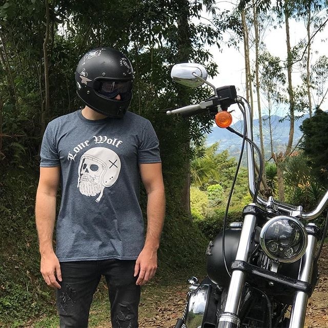 💀Camiseta Skully💀 Envió gratis a todo Colombia 🇨🇴 Whatsapp: 3146159148 Online Shop: www.lonewolfmotorcycle.co