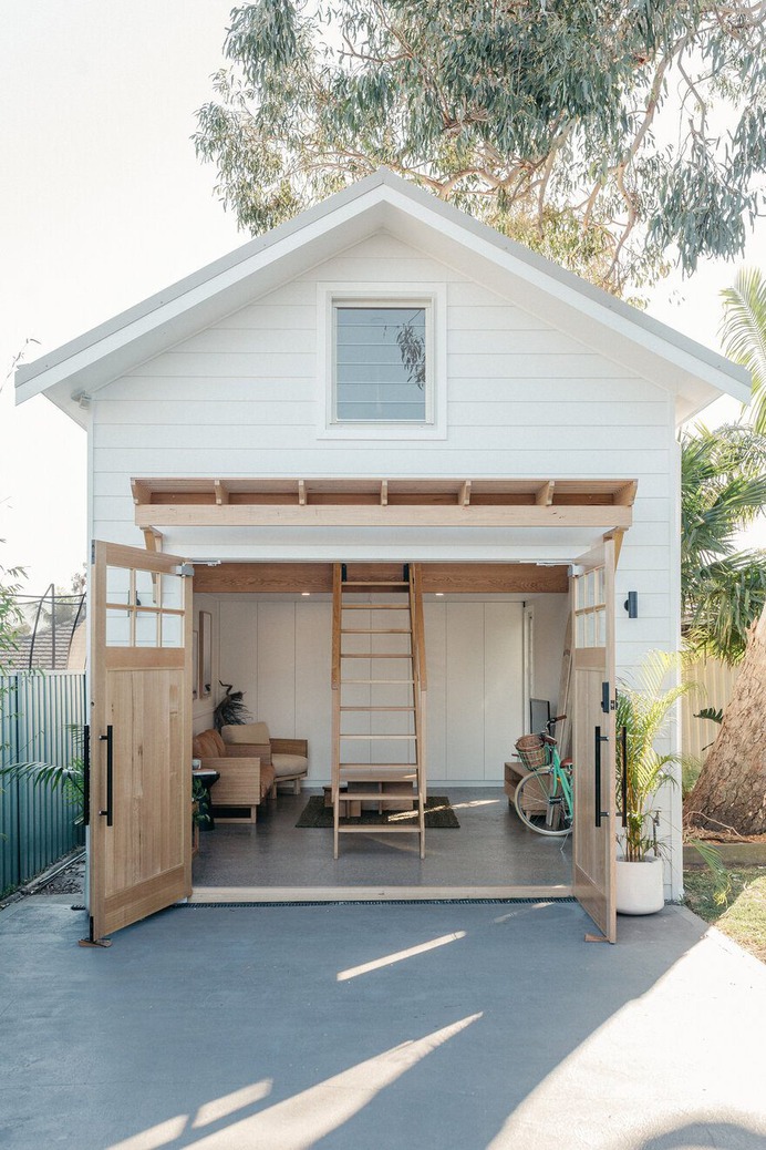 Woodworkers Barn Designed as a Family Retreat