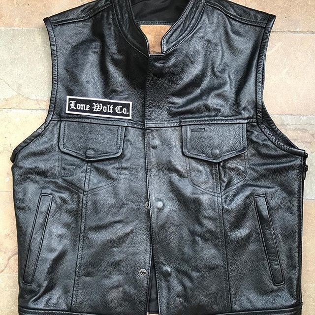 Chaleco de Cuero Lone Wolf Co. Build to last! #HandMadeLeatherVest - $240mil 🇨🇴Envios a todo el país🇨🇴 Ventas Whatsapp: ( 57)30