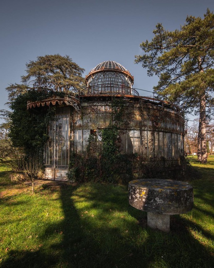 Abandoned Italy: Striking Urbex Photography by Jeroen Taal