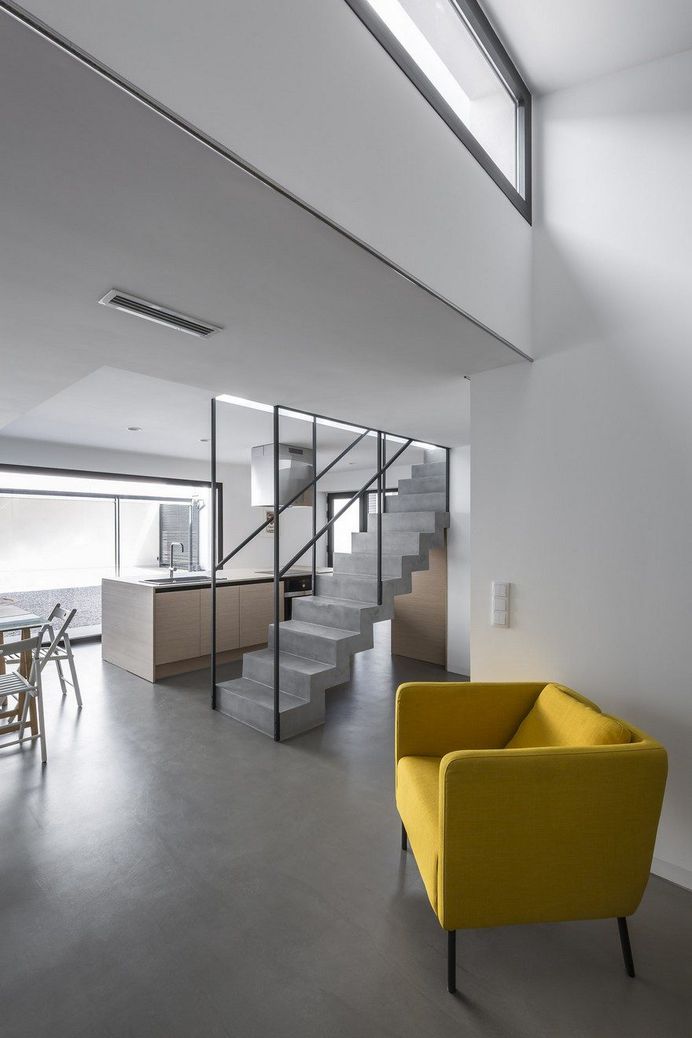 Yard House in Valencia by Alberto Facundo Arquitectura 2