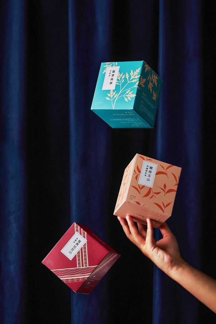 Weaving a tea story gift box