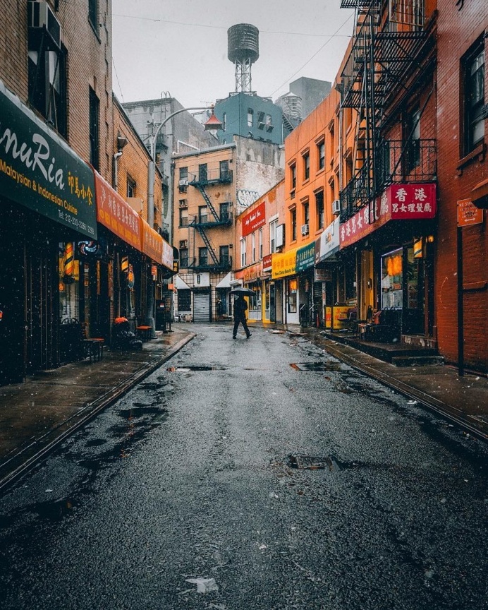 Vibrant Street Photographs of New York City by Henry Kornaros