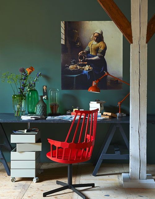 Love this work space with pops of red, contemporary design, and classic art. vtwonen.nl